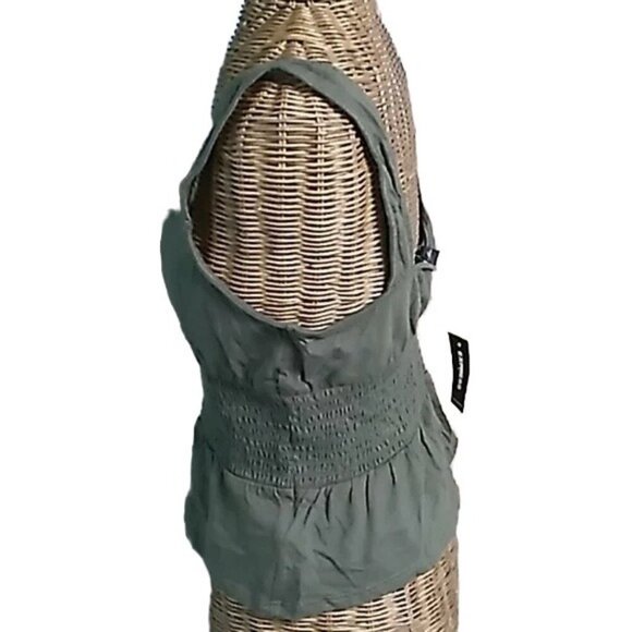 Express Green Square Neck Sleeveless Peplum Smocked Blouse - Picture 2 of 4